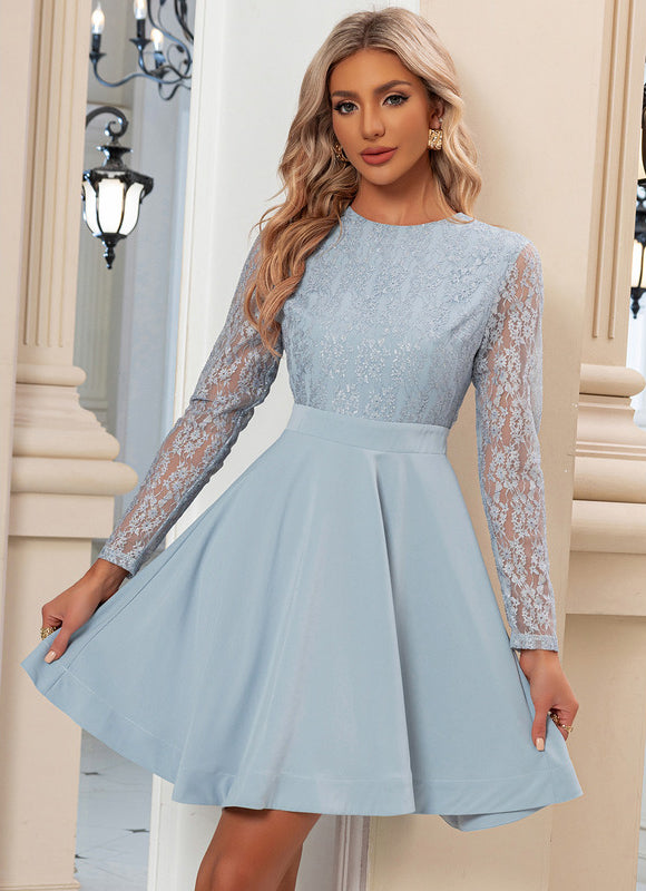 Robe Manche Longue Bleue Dentelle Évasée